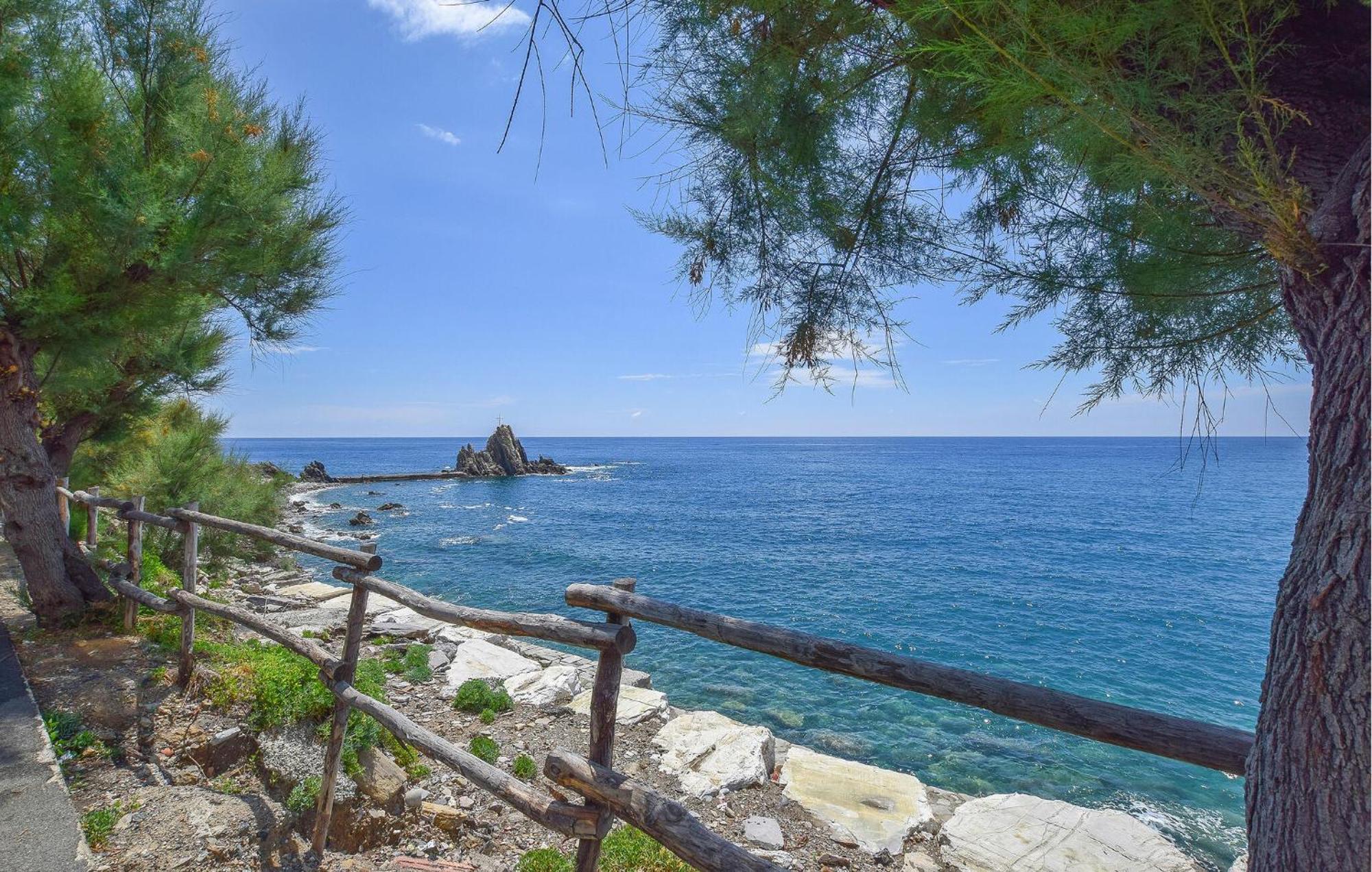 Beautiful Apartment In Moneglia With Kitchen Экстерьер фото